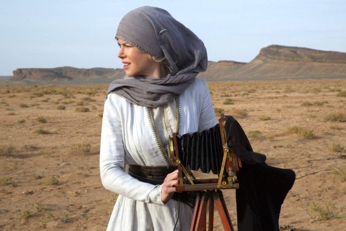 Gertrude (Nicole Kidman) nel deserto