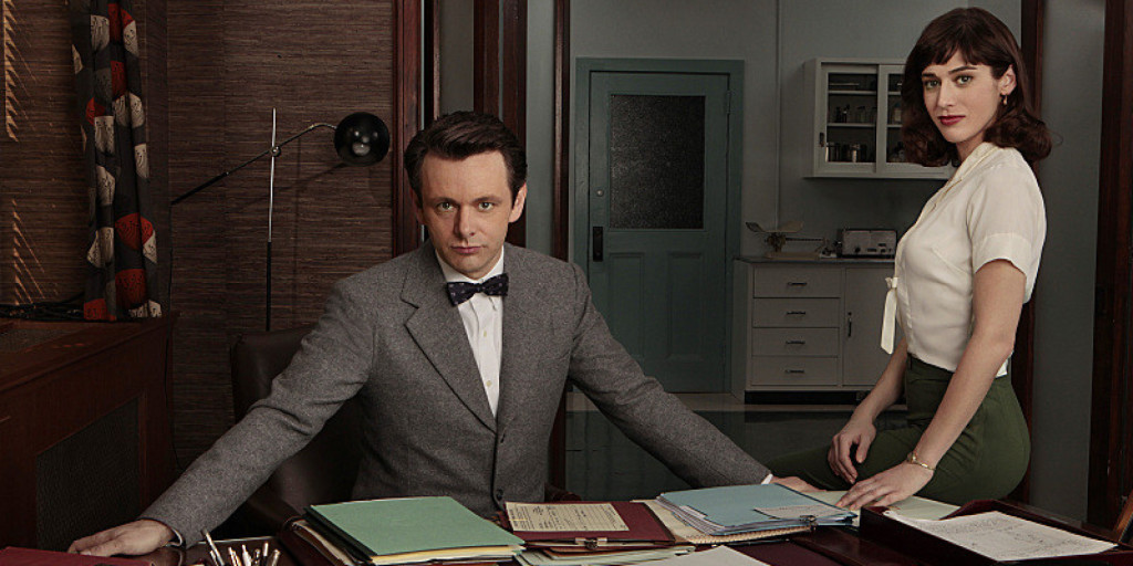 Michael Sheen as Dr. William Masters and Lizzy Caplan as Virginia Johnson in Masters of Sex (Pilot) - ) - Photo: Craig Blankenhorn/SHOWTIME - Photo ID: MastersOfSex_Pilot_caplan_sheen_077ra